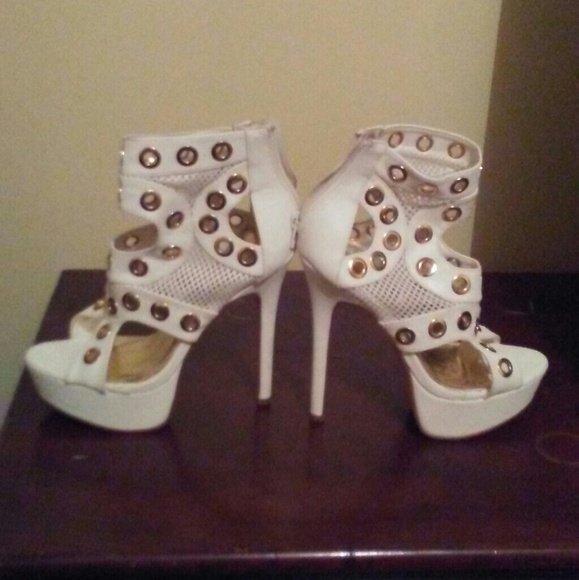 Heels - Picture 2 of 4